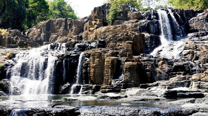 8 Wisata Air Terjun Terindah di Sulawesi Selatan yang Asyik Untuk Liburan