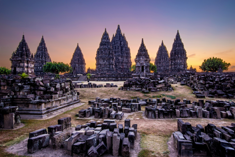 Candi Prambanan saat sunset