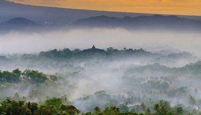 Suasana pagi di punthuk setumbu