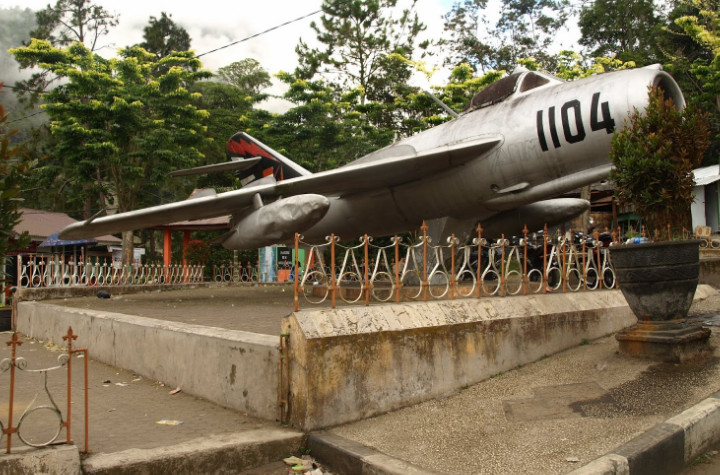 Monumen pesawat tempur